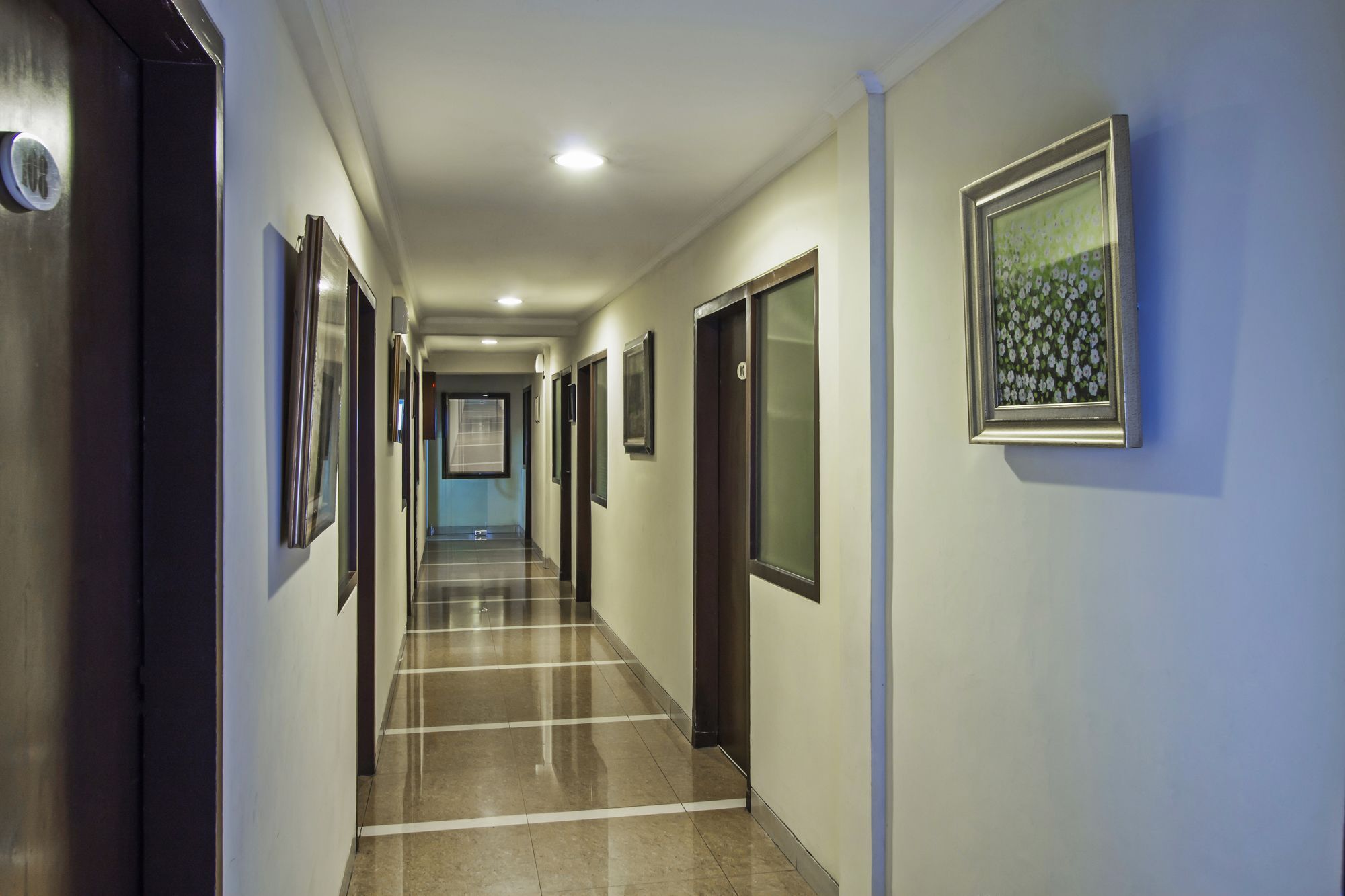Reddoorz Plus @ Karet Setiabudi 雅加达 外观 照片